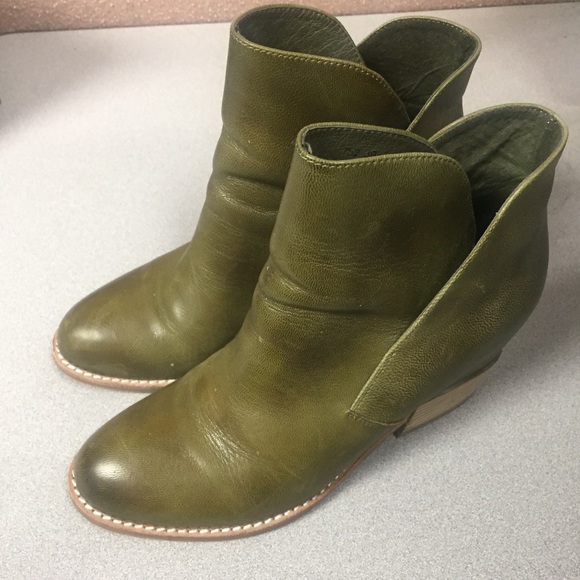 Antelope Shoes - Antelope Green Wedge Booties